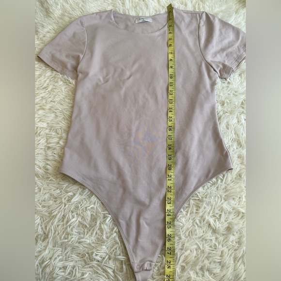 Aritzia Babaton Contour Crew Shortsleeve Bodysuit - Picture 5 of 7